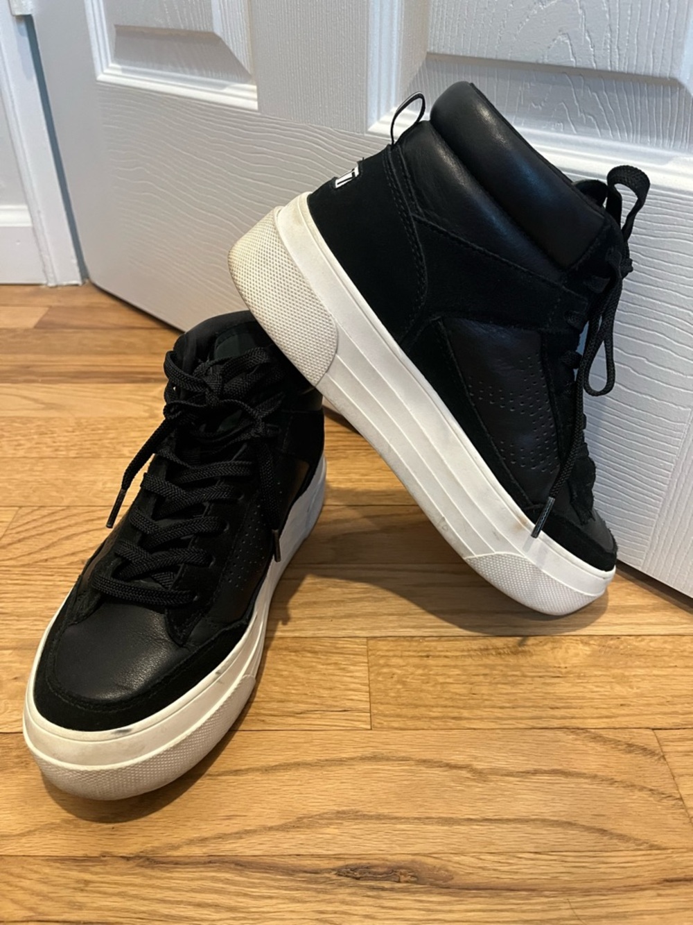 Le Tigre black and white Platform Sneakers